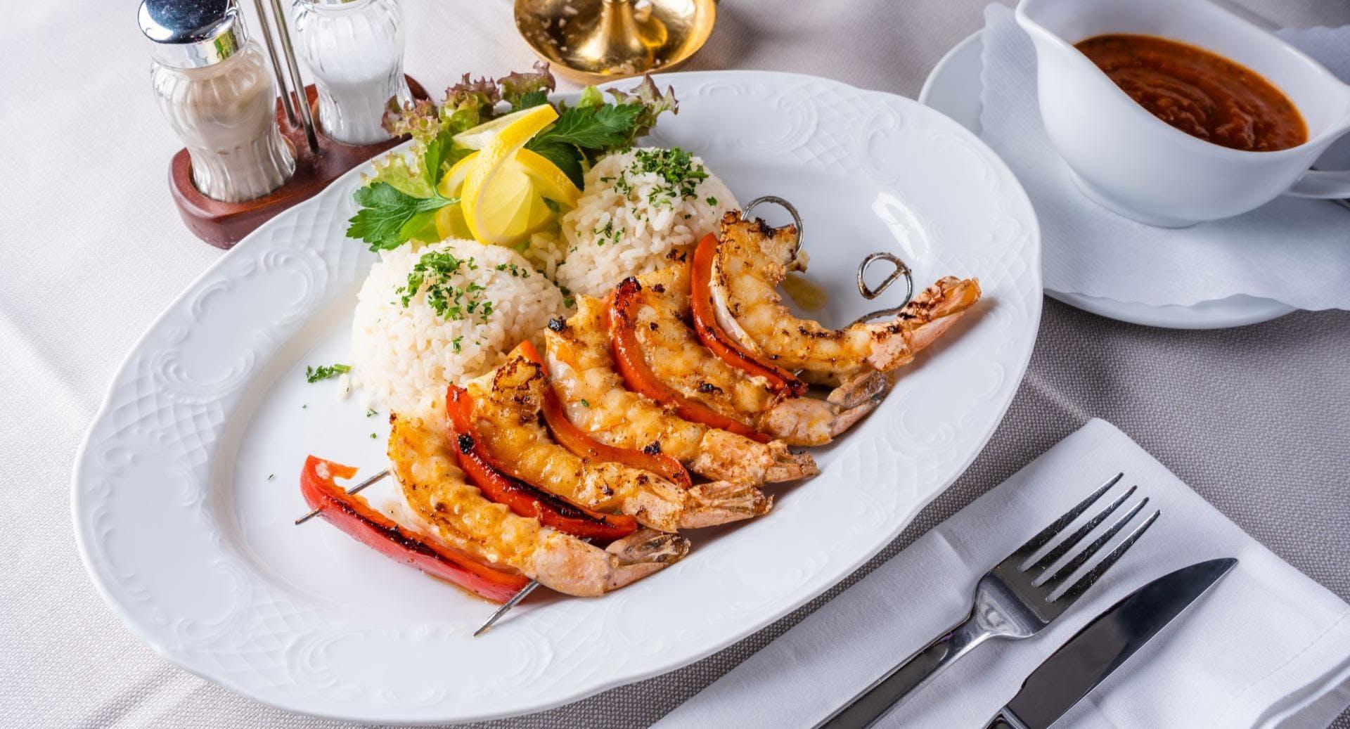 Gegrillter Garnelenspieß mit Reis