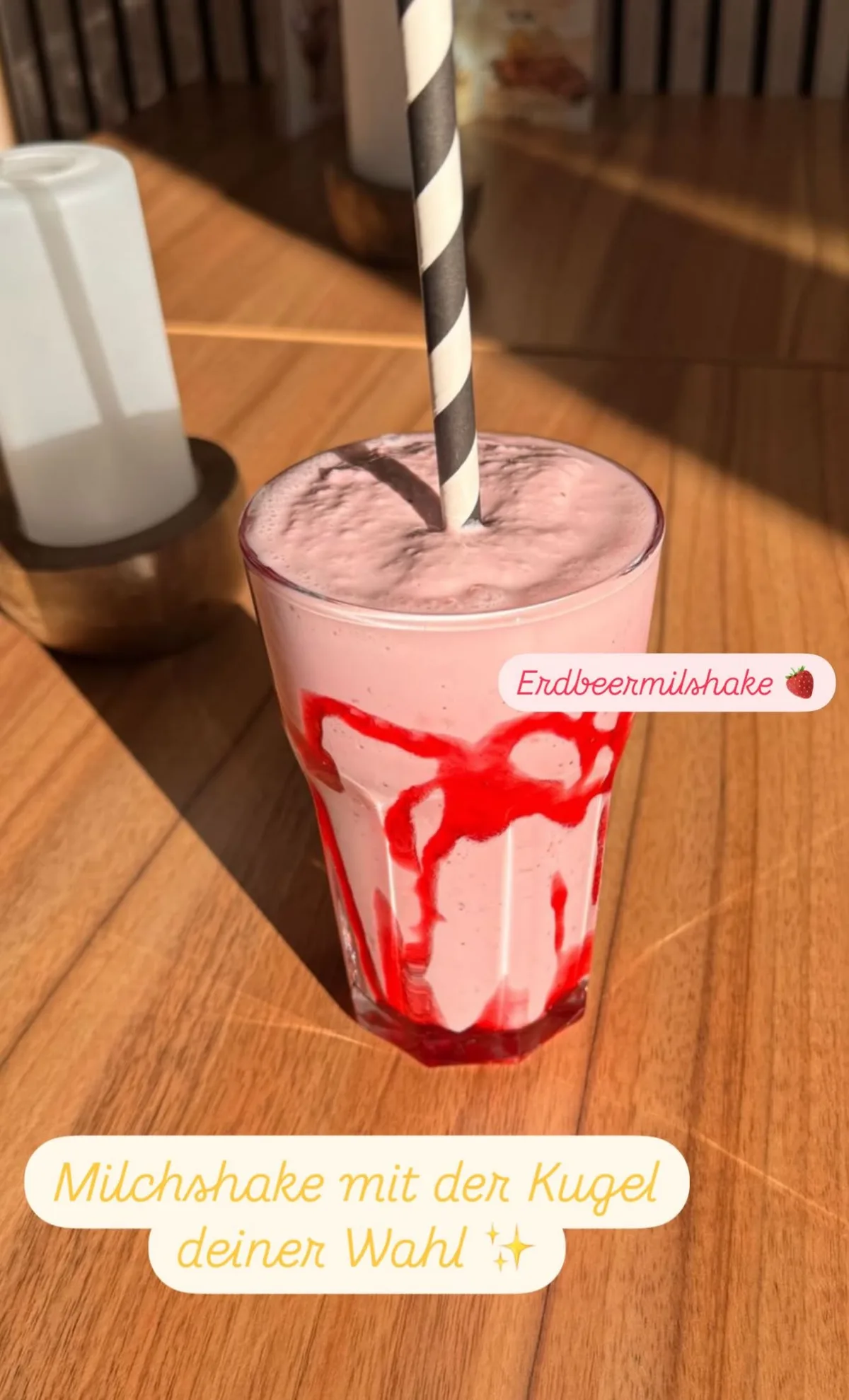 Erdbeermilchshake im Eiscafé Stella