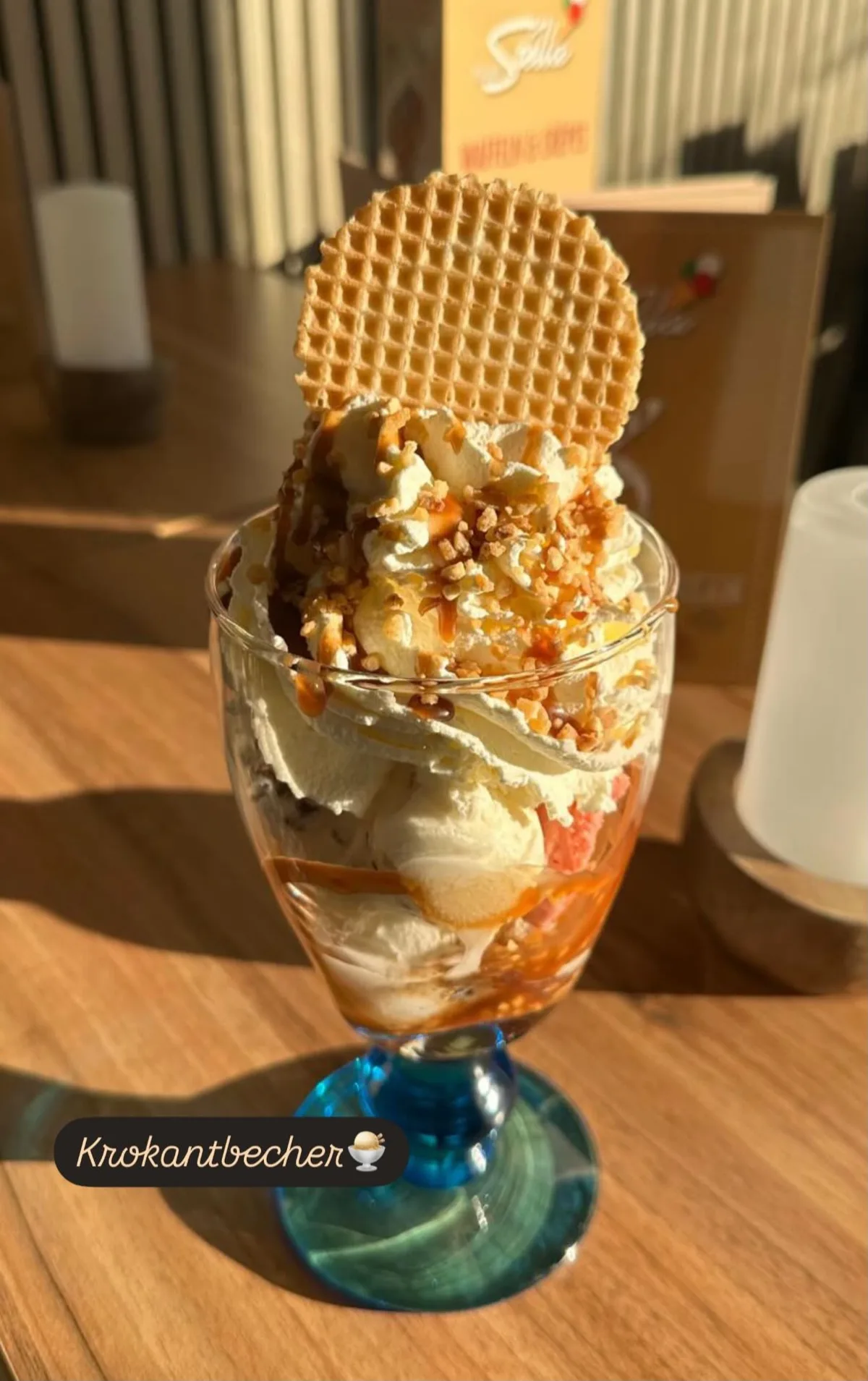 Krokantbecher im Eiscafé Stella