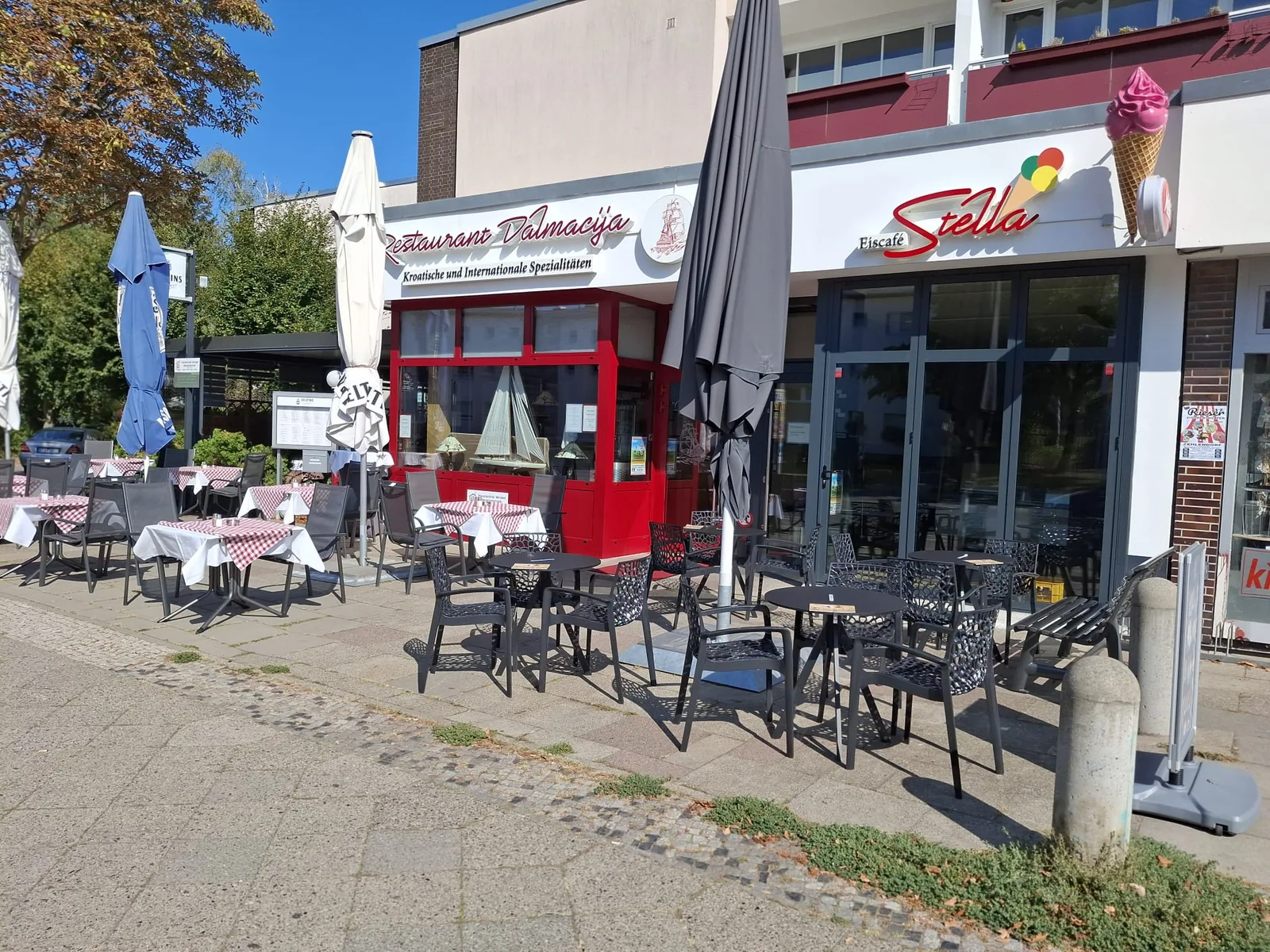 Dalmacija Restaurant und Eiscafé Stella nebeneinander in der Hildburghauser Straße